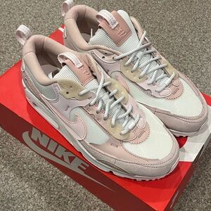 Nike Women's Air Max 90 Futura Pink Summit White